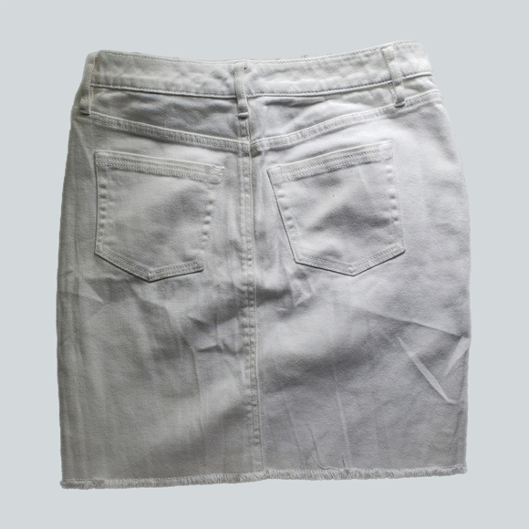 Joe Fresh White Denim Skirt – Size 2 – Frayed Hem – Pre-owned - Picture 3 of 3